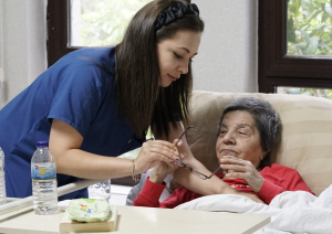 huzurevinde-ameliyat-sonras-yara-bakimi